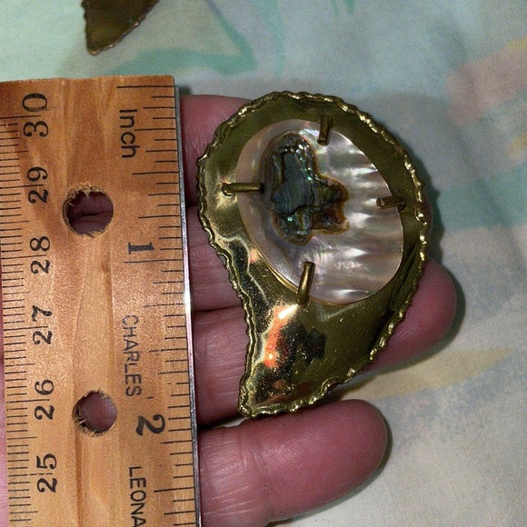 Stunning vintage brass and abalone earrings - Picture 10 of 14